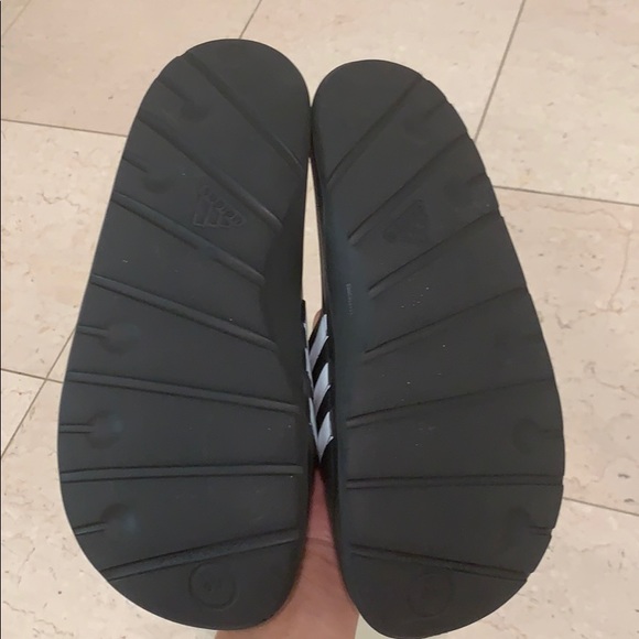 Adidas slipper - Picture 3 of 3